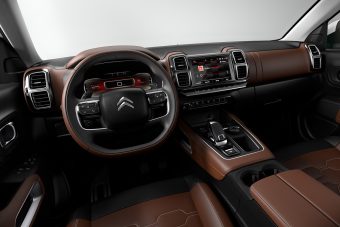 Чиновникам для служебных целей разрешили закупать автомобиль ушедшей из России марки