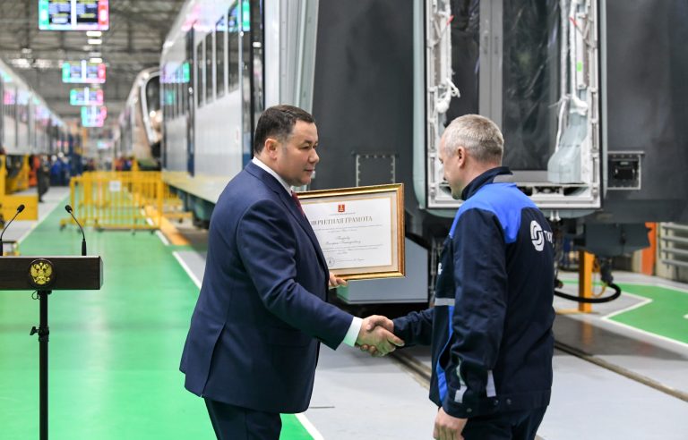 Губернатор Игорь Руденя и министр транспорта РФ посетили Тверской вагоностроительный завод
