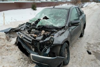Легковушка врезалась в трактор под Тверью
