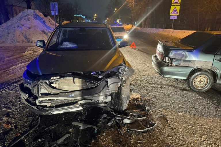 Две девушки пострадали в ДТП в Тверской области
