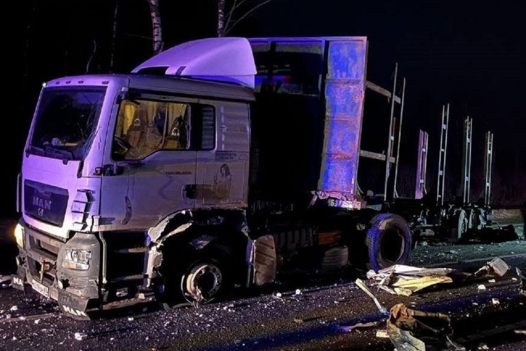 Три грузовика столкнулись на М-10 в Тверской области