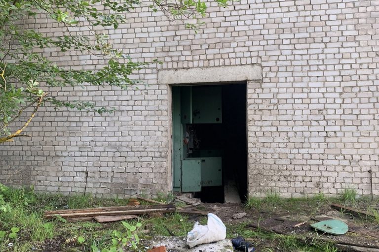Прокуратура потребовала обезопасить заброшенную, но работающую электроподстанцию в Тверской области 