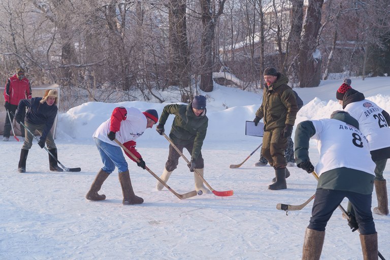 Более 100 любителей хоккея на валенках стали участниками уникального турнира в городе-спутнике Калининской АЭС Удомле