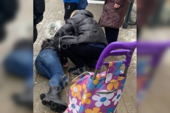 На остановке в центре Твери девушка потеряла сознание