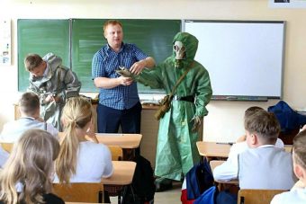 Школьников научат действовать в условиях ядерного взрыва и первой помощи раненым Школьников научат действовать в условиях ядерного взрыва и первой помощи раненым