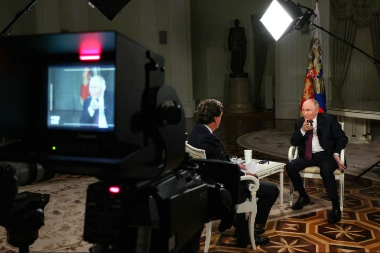 Опубликованы видео, аудиозапись и текстовая версия интервью Путина Такеру Карлсону