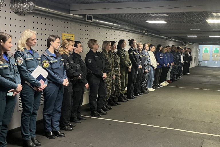 Сотрудницы силовых ведомств состязались в стрельбе в Тверской области