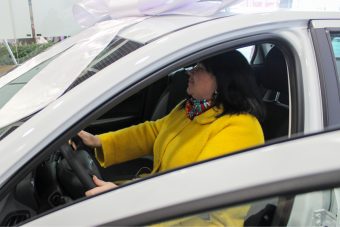 Первый автомобиль в викторине «Большая семья – тверская традиция» выиграла педагог из Калашниково