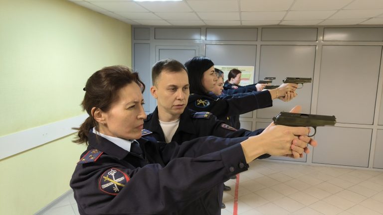 В Тверской области с пистолетом в руках свое превосходство пытались доказать 40 женщин