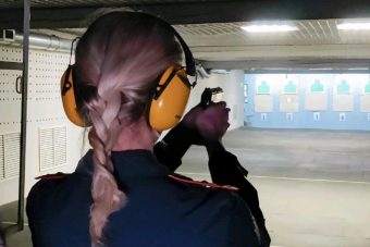 Сотрудницы силовых ведомств состязались в стрельбе в Тверской области Сотрудницы силовых ведомств состязались в стрельбе в Тверской области