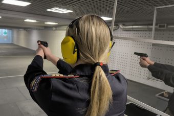 В Тверской области с пистолетом в руках свое превосходство пытались доказать 40 женщин В Тверской области с пистолетом в руках свое превосходство пытались доказать 40 женщин