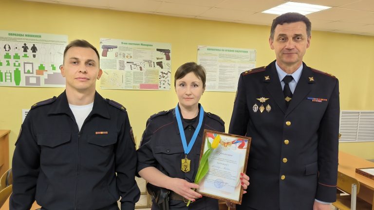 В Тверской области с пистолетом в руках свое превосходство пытались доказать 40 женщин