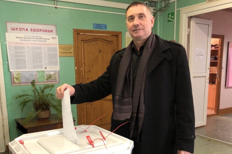 Депутаты Тверской области голосуют на выборах Президента РФ в своих избирательных округах