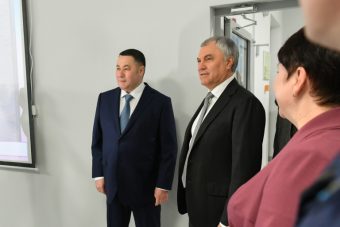 Вячеслав Володин и Игорь Руденя посетили в Твери новые школу и поликлинику, машиностроительное предприятие Вячеслав Володин и Игорь Руденя посетили в Твери новые школу и поликлинику, машиностроительное предприятие
