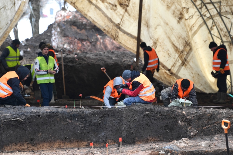 Губернатор Руденя ознакомился с ходом археологических работ на территории кластера «Речной» в Твери