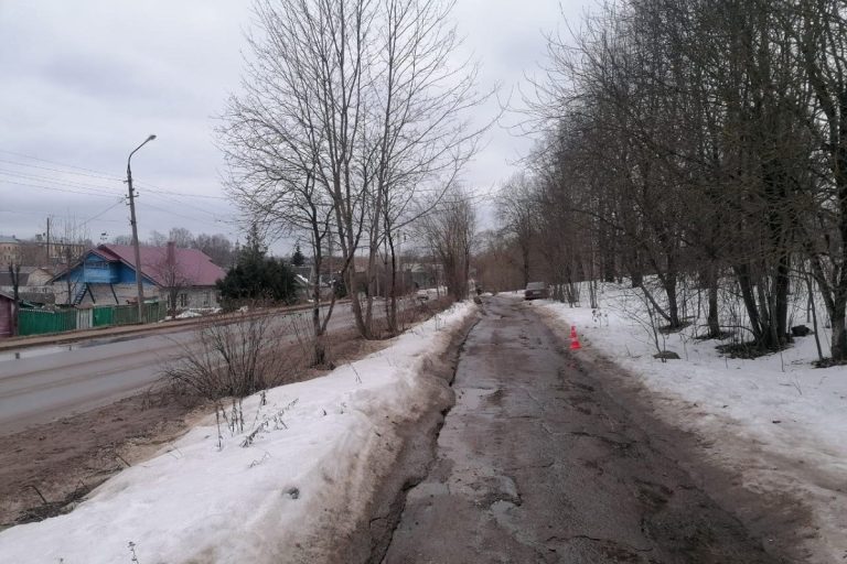 Женщина-водитель сбила пешехода в Тверской области
