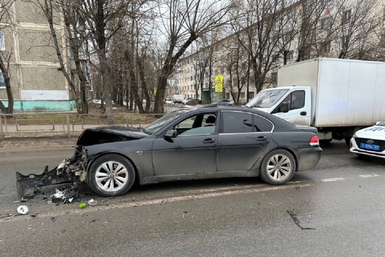 Водитель BMW без прав стал участником ДТП в Твери