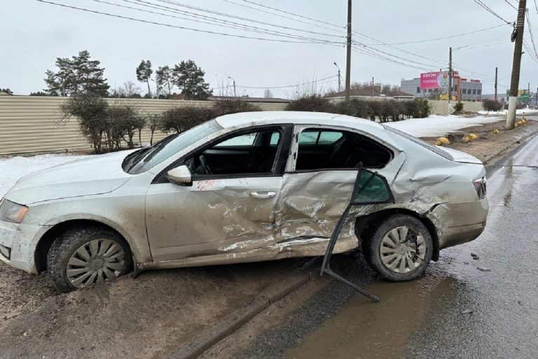Водитель BMW без прав стал участником ДТП в Твери