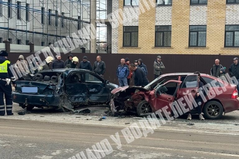 Несколько человек пострадали в серьезном ДТП в Заволжском районе Твери Несколько человек пострадали в серьезном ДТП в Заволжском районе Твери