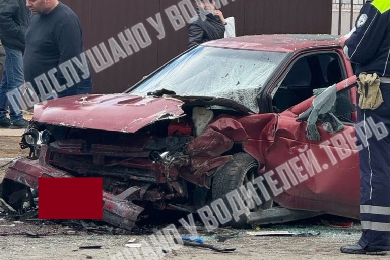 Несколько человек пострадали в серьезном ДТП в Заволжском районе Твери