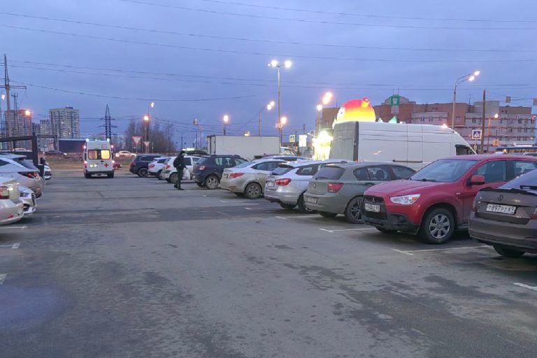 Трех пешеходов и велосипедиста сбили в Твери