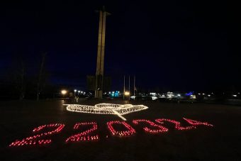 В Твери провели акцию у Обелиска Победы в память о жертвах теракта в «Крокус Сити Холле»
