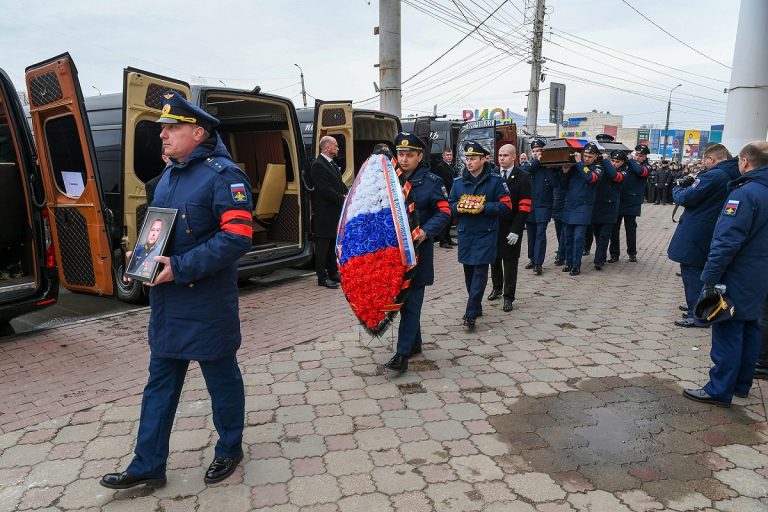 В Твери простились с летчиками, погибшими при крушении самолёта Ил-76 в Ивановской области
