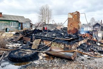 В отношении обнаруженных на пожарище в Тверской области двух трупов назначена медицинская экспертиза