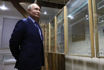 Первую после победы на выборах поездку президент РФ Владимир Путин посвятил Торжку