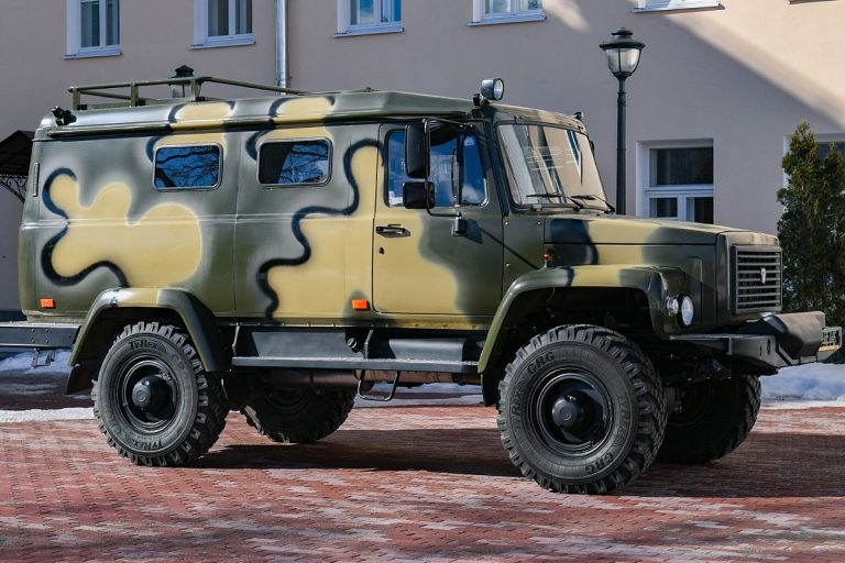 Игорь Руденя передал автомобиль «Вепрь» для выполнения боевых задач в зоне СВО