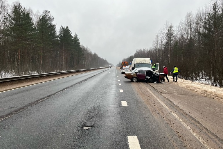 Два человека пострадали в ДТП на трассе М-9 в Тверской области