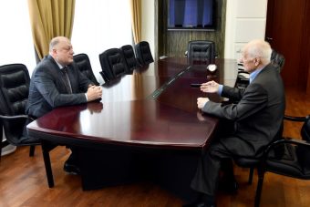 Спикер Заксобрания Тверской области провел встречу с авторитетным профсоюзным деятелем