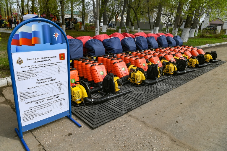 В Тверской области в преддверии Дня образования пожарной охраны России наградили лучших сотрудников МЧС