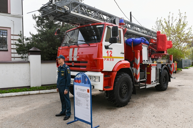 В Тверской области в преддверии Дня образования пожарной охраны России наградили лучших сотрудников МЧС