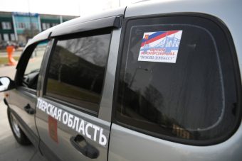 На первую линию обороны в зоне СВО направлены три автомобиля из Тверской области