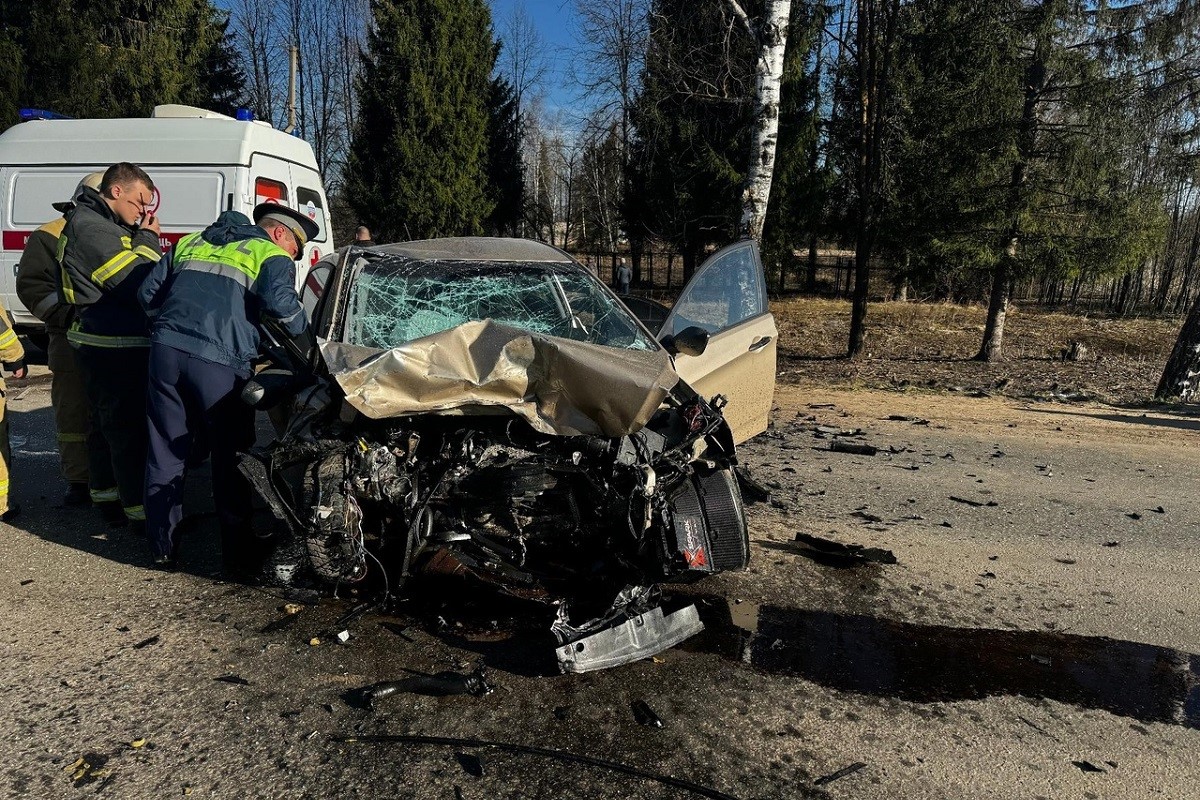 Три человека пострадали в лобовом ДТП в Тверской области