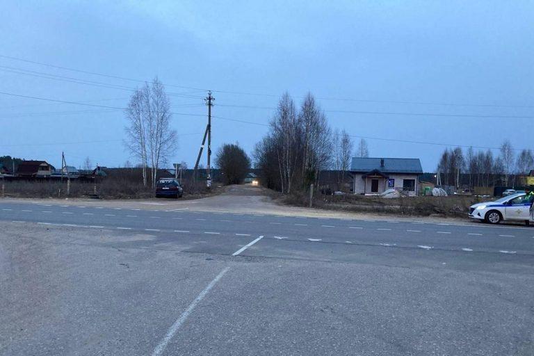 Mercedes сбил недисциплинированного пешехода в Тверской области