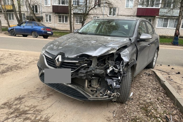 Подросток на мотоцикле врезался в автомобиль в Тверской области