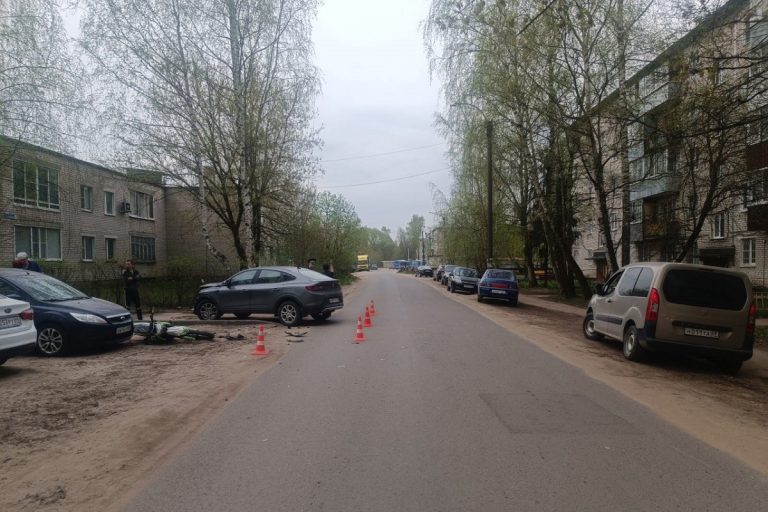 Подросток на мотоцикле врезался в автомобиль в Тверской области