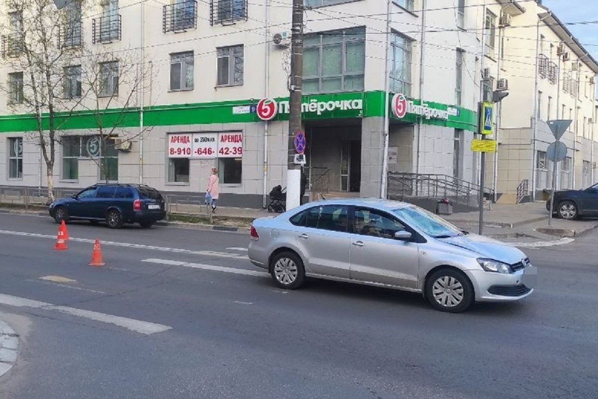 Опубликовано видео наезда на пешехода на улице Софьи Перовской в Твери