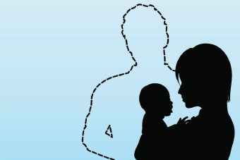 В Минтруда разъяснили, влияет ли замужество на выплату пособия и статус матери-одиночки