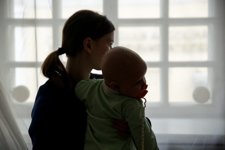 В России подсчитали матерей-одиночек