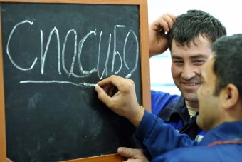 Коммерческим структурам запретили проверку знаний русского языка у мигрантов