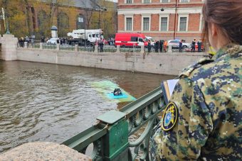Уроженка Тверской области пострадала в упавшем реку Мойку автобусе