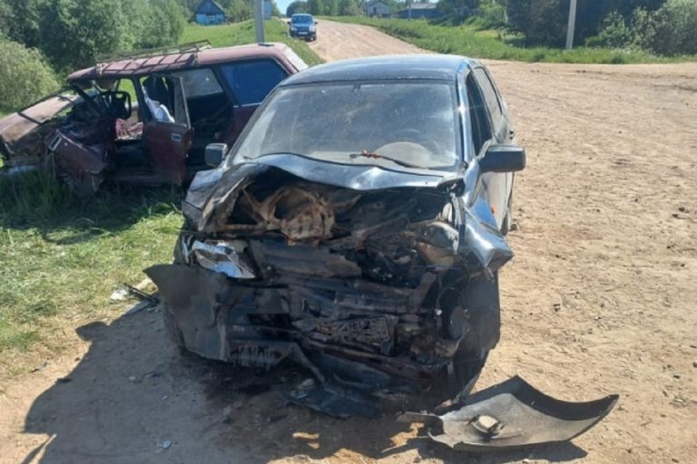 Двое малолетних детей пострадали в серьезном ДТП в Тверской области Двое малолетних детей пострадали в серьезном ДТП в Тверской области