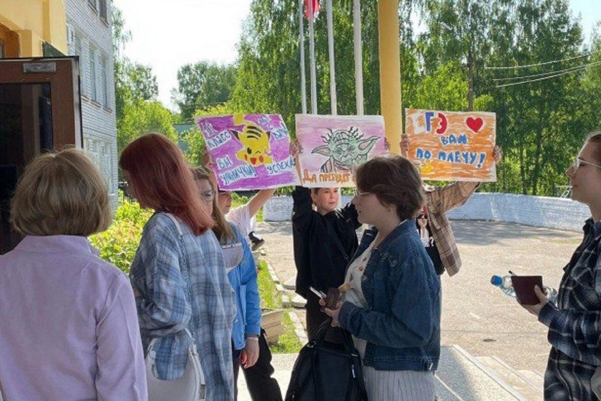 В Тверской области проходит акция по поддержке выпускников, сдающих ЕГЭ