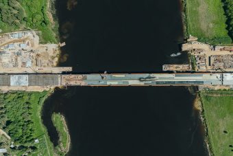 Мост через Волгу на Северном обходе Твери трассы М-11 28 мая крепко соединил берега