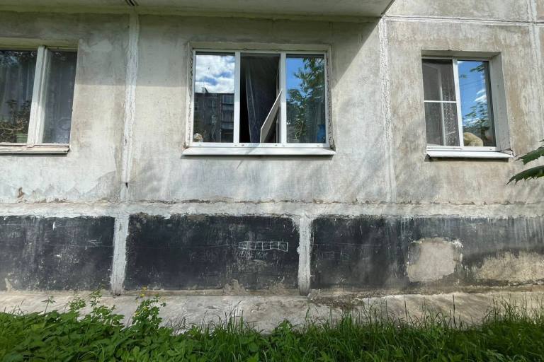 Двухлетний ребенок выпал из окна в Тверской области