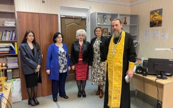 Руководство госучреждения в Конаково пригласило батюшку совершить чин освящения
