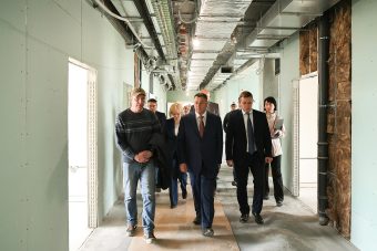 Игорь Руденя проинспектировал ход строительства детской поликлиники в Торжке